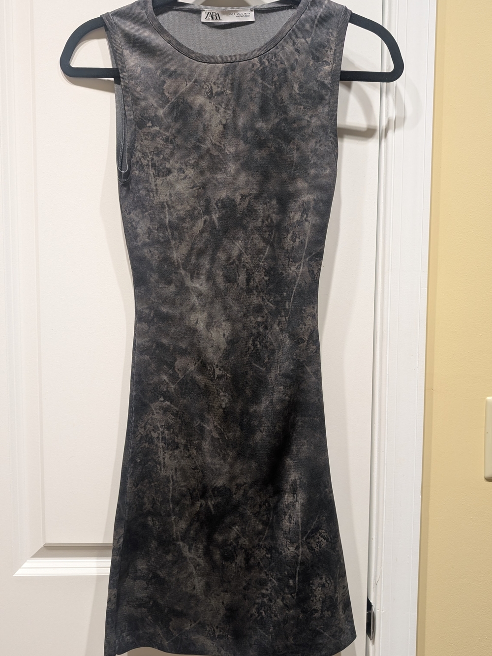 ZARA Ribbed Knit Top in Gray Marble Print